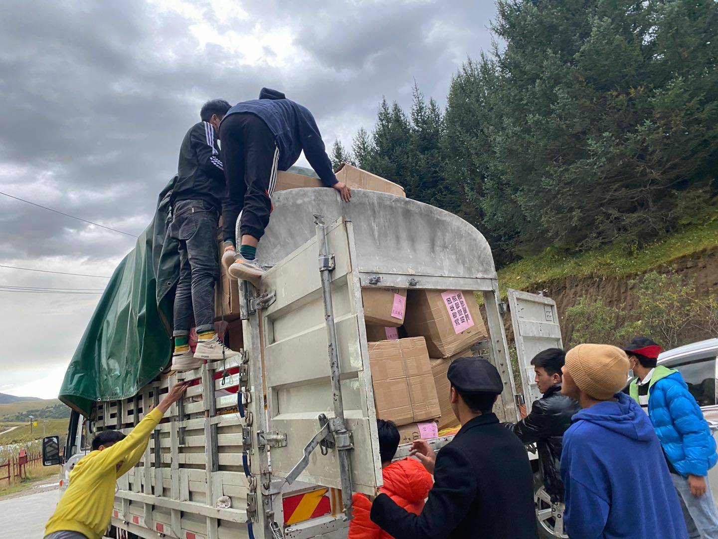 太原维思纸品加工有限公司公益回顾丨家国同欢月同圆 温暖满载甘孜州(图5) 太原维思纸品加工有限公司公益回顾丨家国同欢月同圆 温暖满载甘孜州(图5)